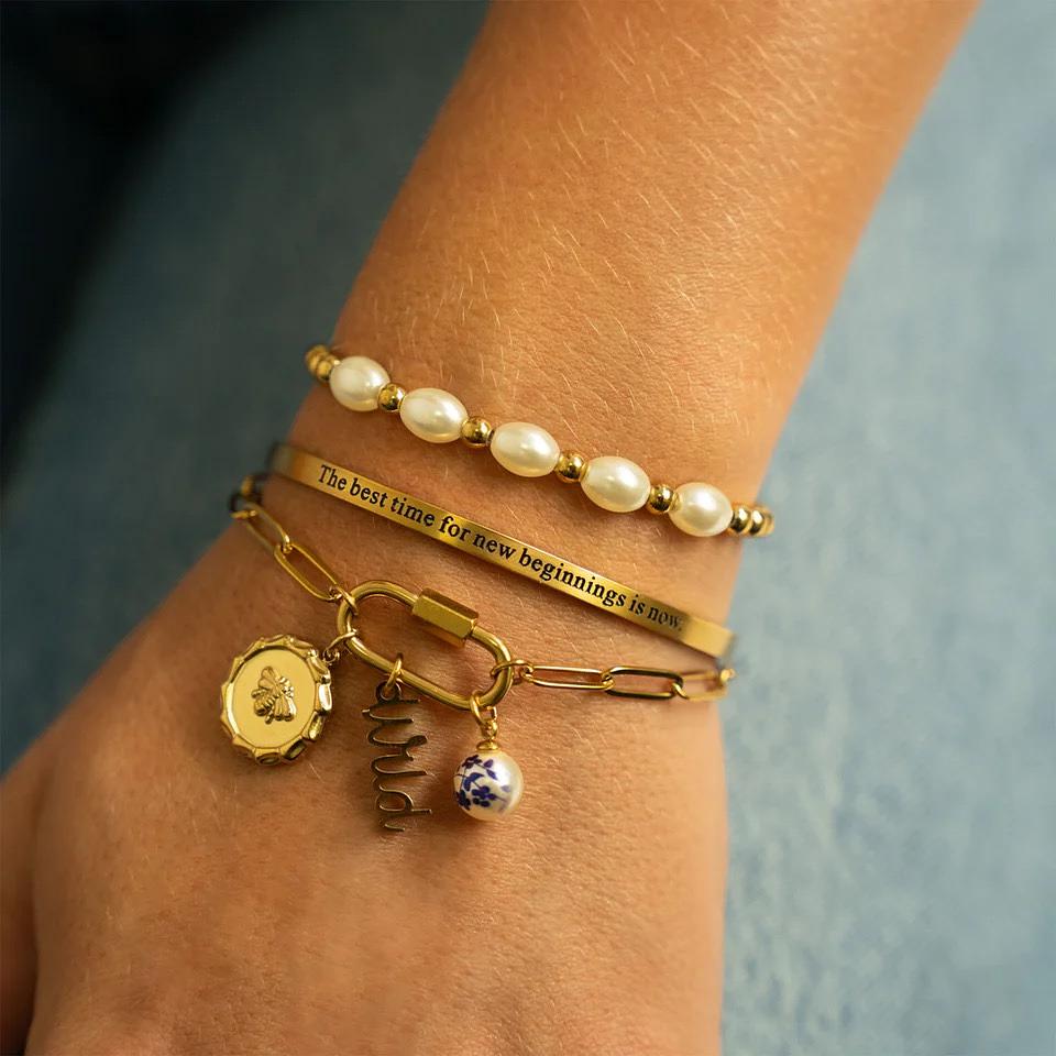 18K Gold Glass Pearl Stretch Bracelet - Winks Design Studio,LLC